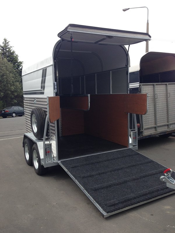 Horse Floats Christchurch, NZ Horse Angle Load Floats Manufactures in